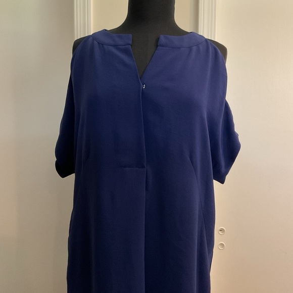 🤍 Navy Blue Cold Shoulder Keyhole ADRIANNA PAPELL 1/2 sleeve shift dress - Picture 2 of 6